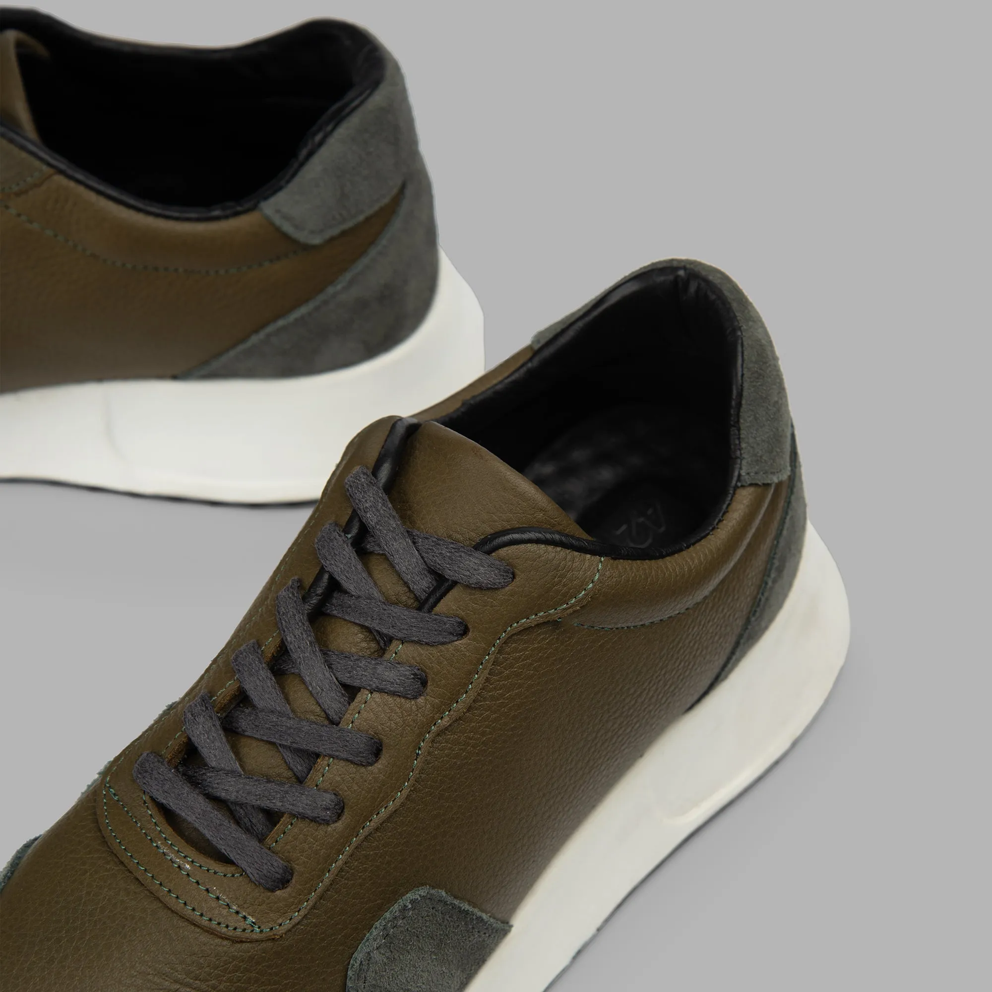 Iconic Mid-Top Sneakers - Olive