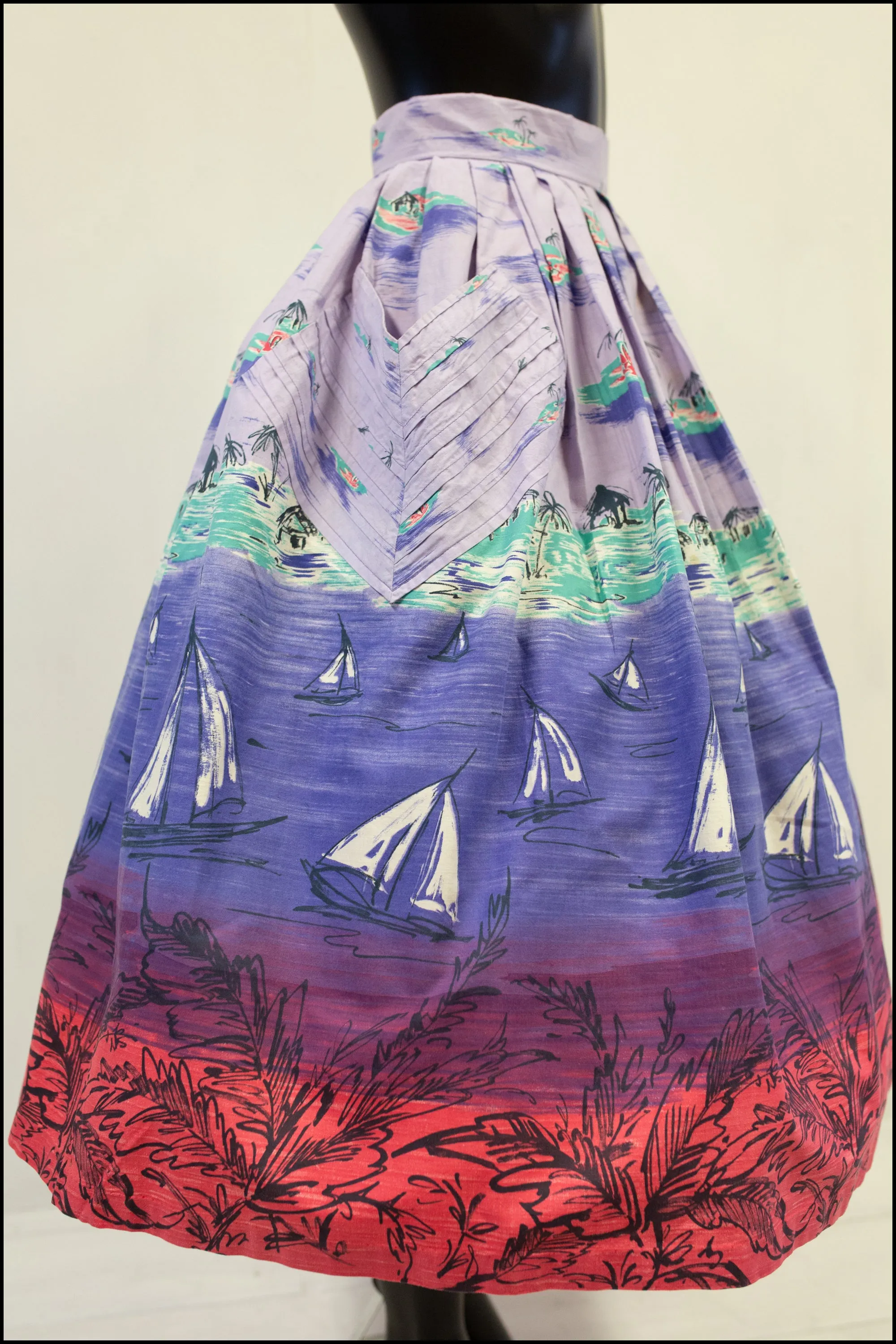 Vintage 1950s 'Lilac Beach' Novelty Full Skirt