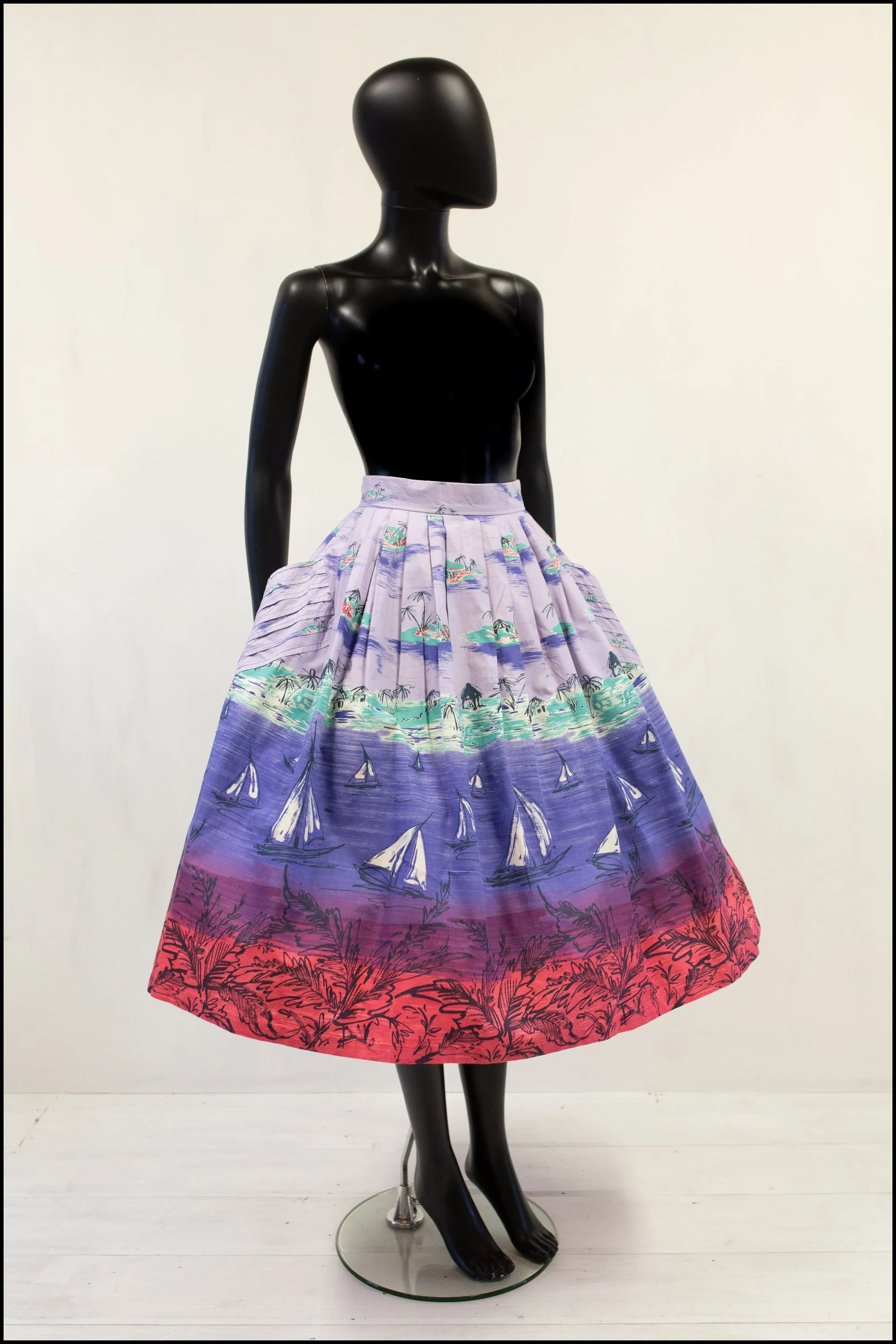 Vintage 1950s 'Lilac Beach' Novelty Full Skirt