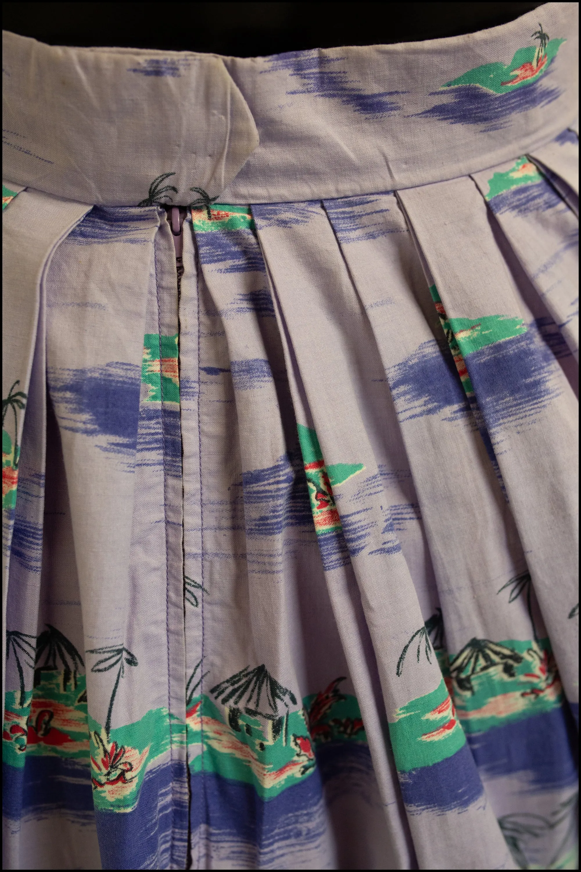 Vintage 1950s 'Lilac Beach' Novelty Full Skirt